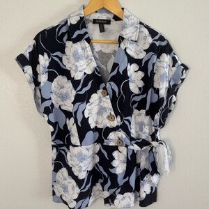 Ellen Tracy Linen blend Blue and White Floral Button Wrap-Tie Shirt, Size Medium
